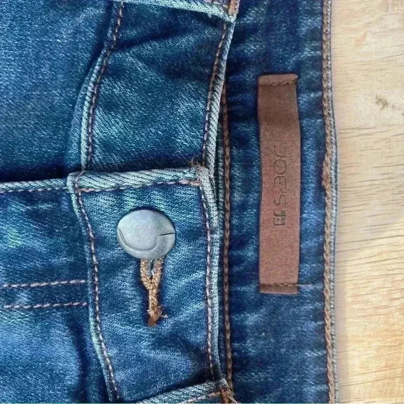 Joe’s women’s denim Jean shorts side slit high low sz 26 in used condition - Picture 8 of 9